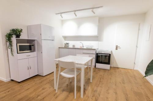 virtuvė, Sheba-Shik apartment, Tel hashomer שיבא-שיק, תל השומר,דירת סטודיו מקסימה! in Priemiestis/oro uostas