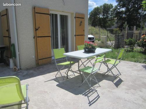 ENTRE DROME ET ARDECHE gîte à louer MALATAVERNE