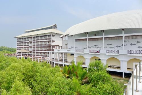 . Pearl Laguna Resort
