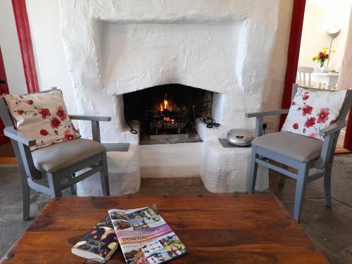 Donegal Thatched Cottage - image 9