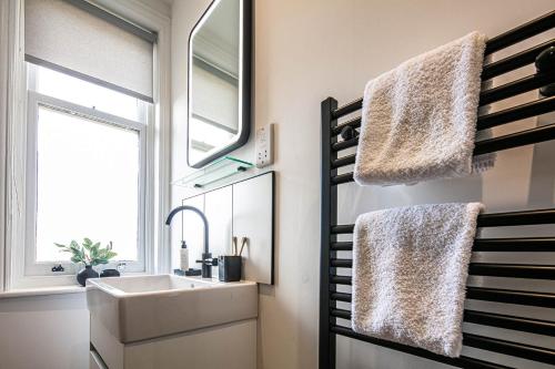 The Belmont Apart Hotel - Harrogate Stays - image 10