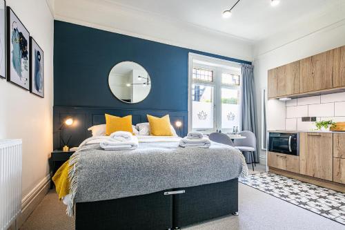 2 twin beds