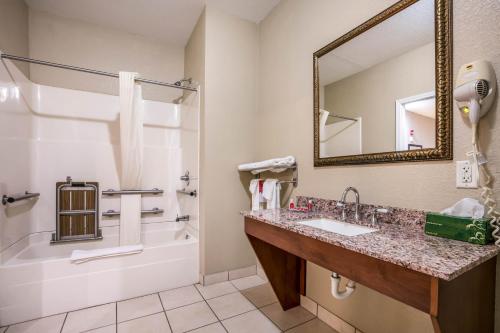 Econo Lodge Inn and Suites Horn Lake - Southhaven