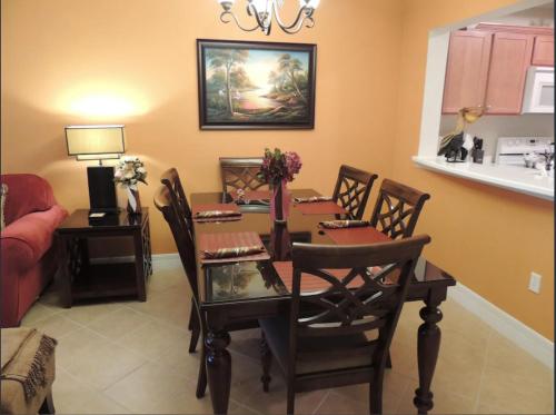Beautiful New Luxury Townhome with Private Beach and Swimming Pools thumb 2