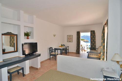 Istron Bay Hotel - image 6