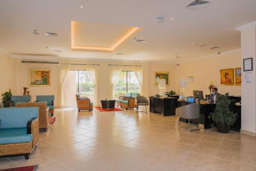 Lobby, Dhafra Beach hotel in Jebel Dhanna