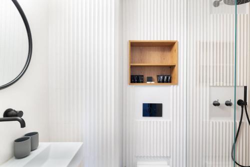 Two-Bedroom Deluxe Apartment with Balcony image 10