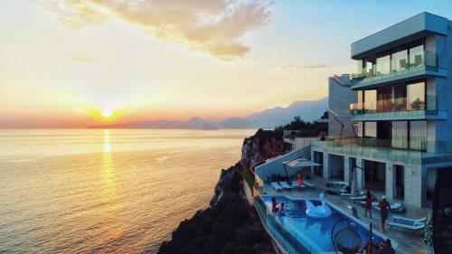 Maiden's Sea View Apartment's