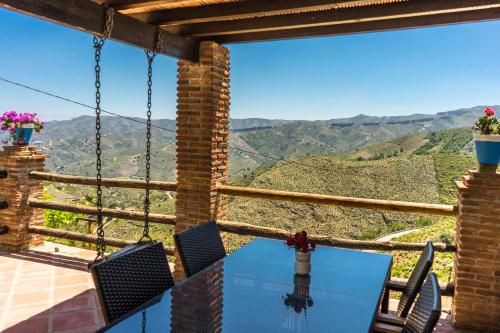 陽台/露台, Winehouse with fireplace&heating,BBQ, WiFi, pool, Close to Málaga (Winehouse with fireplace&heating,BBQ, WiFi, pool, Close to Malaga) in 埃爾博爾赫