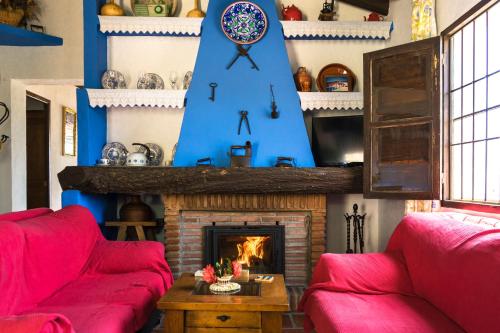  Romantic Winehouse with Fireplace, WiFi, Close to Málaga in Borge