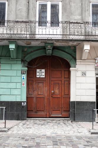 Quiet apartment in the old center - image 2