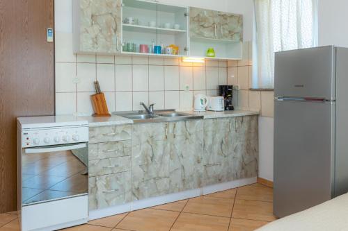 Apartments Marija - Dobropoljana - image 3