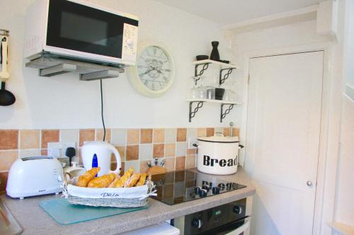 Romantic Flint Cottage on the Suffolk Coast