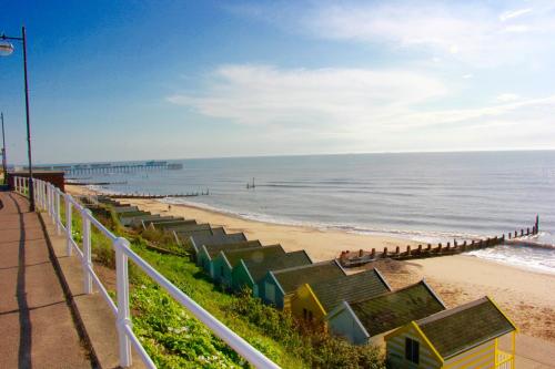 Romantic Flint Cottage on the Suffolk Coast