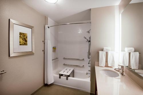 King Room - Mobility Access Tub/Non-Smoking