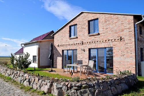 Ferienhaus zum Boddenstrand mit Kamin in Groß Zicker, Deutschland