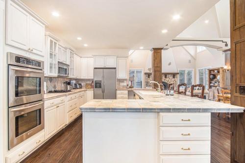 Putter's Pool House - image 8