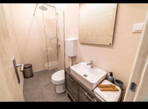 Ivi Place Apartments - image 3