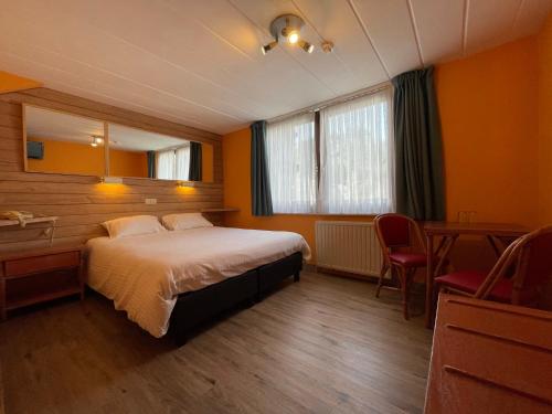 . Hotel Les Arcades - La-Roche-en-Ardenne