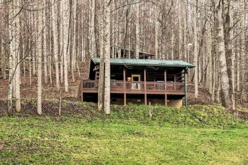 Cozy Waynesville Cabin with Community Amenities!