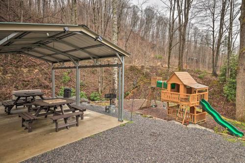 Cozy Waynesville Cabin with Community Amenities!