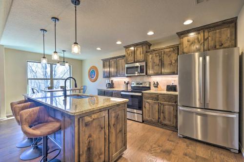 Modern Home with Deck Bike to Back 40 Access! - image 4