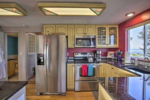 Waldport Beach House with Loft Grill and Ocean Views! - image 5