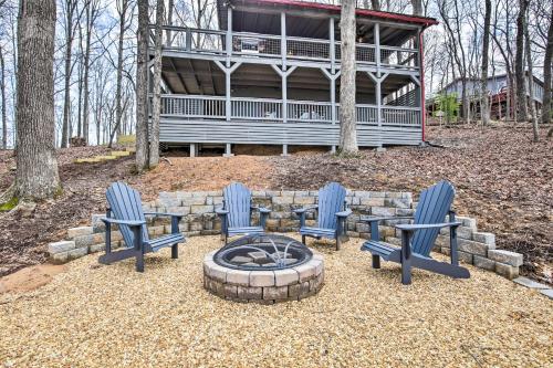 B&B Blue Ridge - Serene Cabin Getaway with 2 Decks and Mountain Views! - Bed and Breakfast Blue Ridge