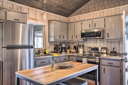Serene Cabin Getaway with 2 Decks and Mountain Views! in Blue Ridge, USA