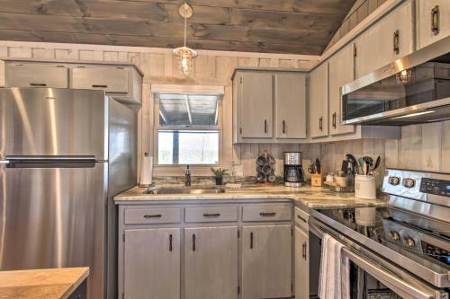 Serene Cabin Getaway with 2 Decks and Mountain Views! in Blue Ridge, USA