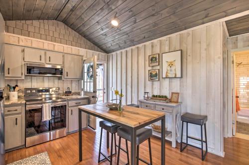 Serene Cabin Getaway with 2 Decks and Mtn Views - image 4