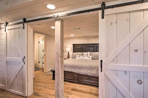 Serene Cabin Getaway with 2 Decks and Mountain Views! in Blue Ridge, USA