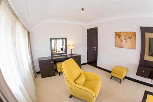 Hotel Swiss Holiday - image 8