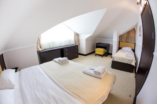 Hotel Swiss Holiday - image 11