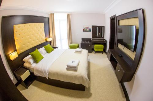 Hotel Swiss Holiday