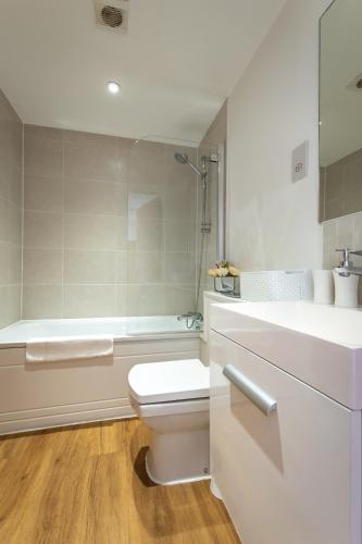 Blue HavenSilver Service Apartments Southampton 2 Bed Sleep 4 - image 5