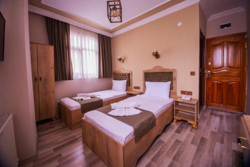 Standard Double or Twin Room image 8
