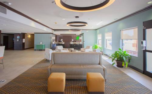Holiday Inn & Suites Spring - The Woodlands