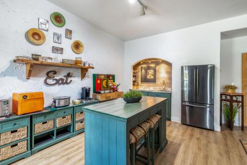 . Sunny Cozy Condo