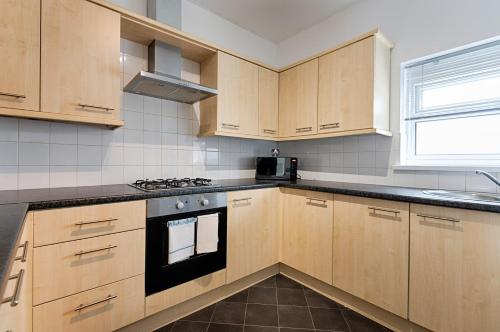 virtuve, Work Stay - Parking - 4BRM - Spacious in Lugora