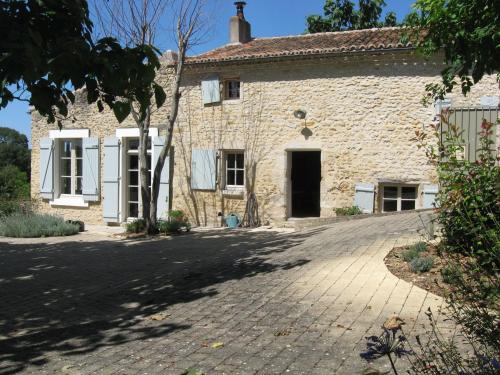 Beautiful 4-Bed House lots of character fab pool gîte à louer Thouars