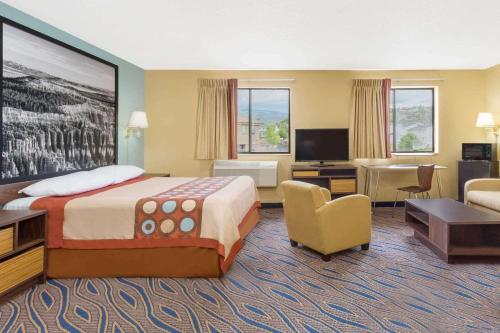 Super 8 by Wyndham Cedar City image 49