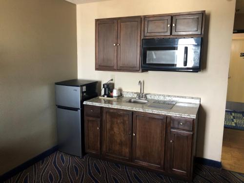 Super 8 by Wyndham Cedar City image 47