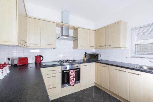 virtuve, Work Stay - Parking - 4BRM - Spacious in Lugora