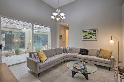 Contemporary Condo with Mtn Views and Pool Access - image 2