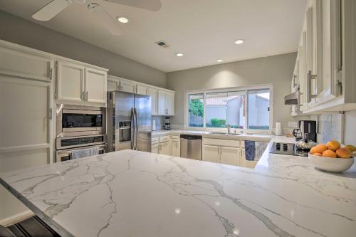 Contemporary Condo with Mtn Views and Pool Access - image 3