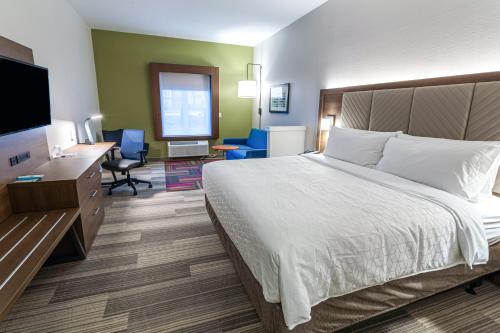 Holiday Inn Express & Suites - Columbus - Worthington, an IHG Hotel