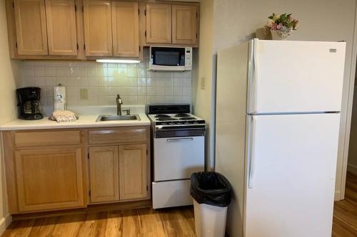 Unit 137 - Studio Condominium - image 6