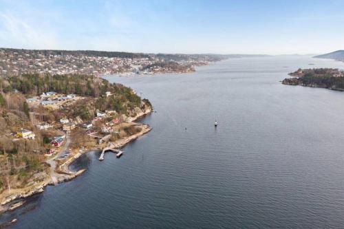 Modern cabin with a panoramic view of the Oslo Fjord