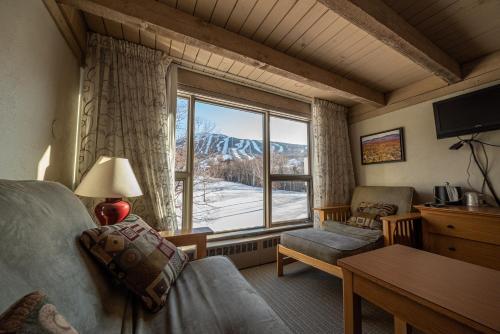 Family Room with Mountain View